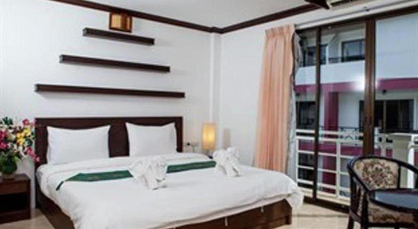 Patong Triple Rund Place Hotel מראה חיצוני תמונה