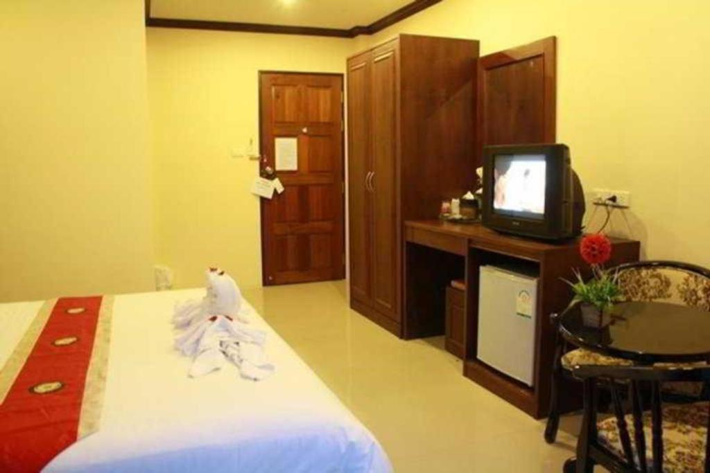 Patong Triple Rund Place Hotel מראה חיצוני תמונה