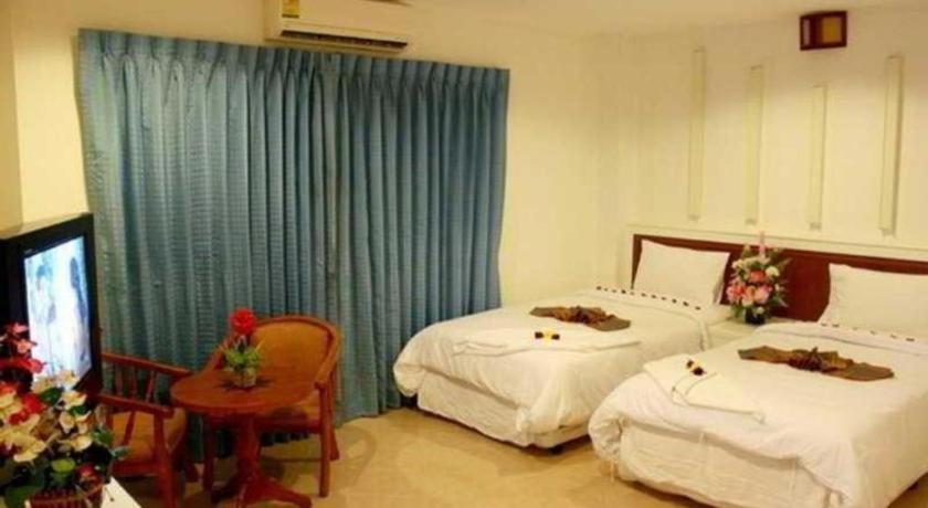 Patong Triple Rund Place Hotel מראה חיצוני תמונה