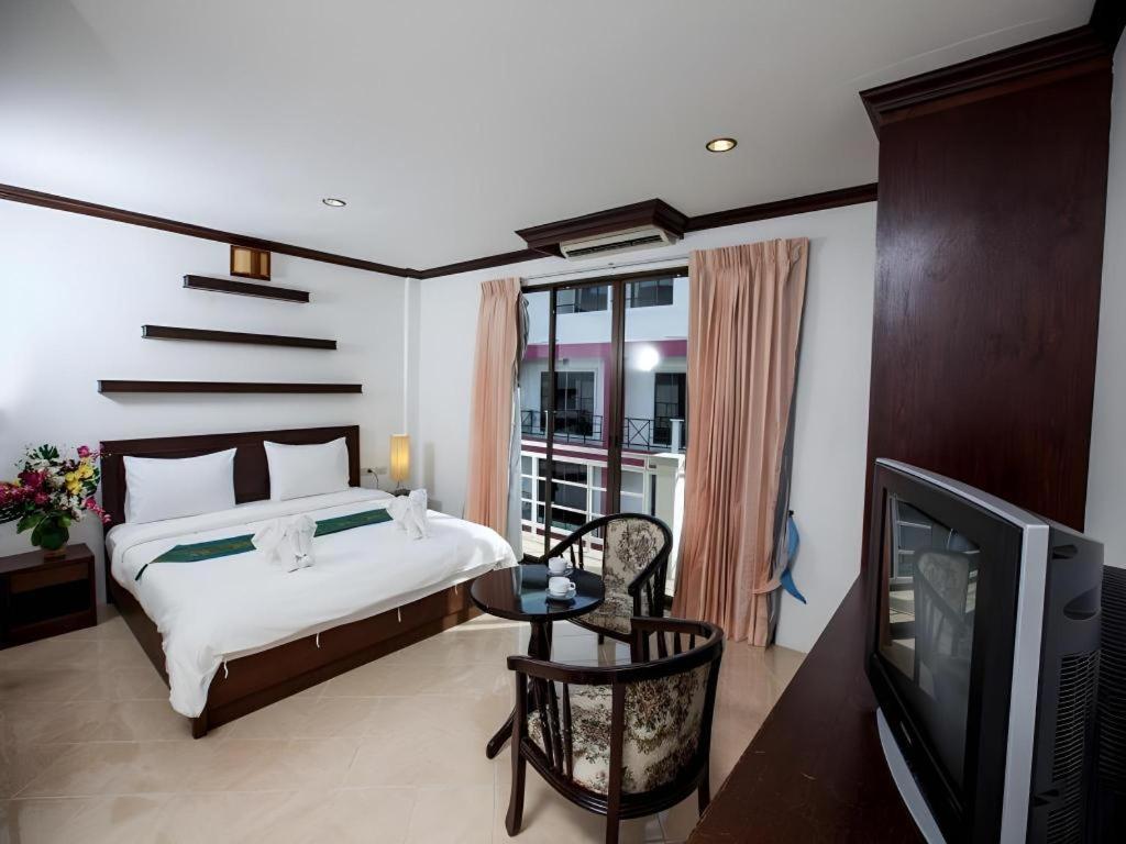 Patong Triple Rund Place Hotel מראה חיצוני תמונה