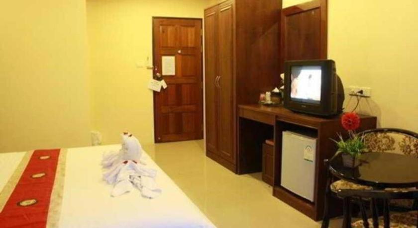 Patong Triple Rund Place Hotel מראה חיצוני תמונה