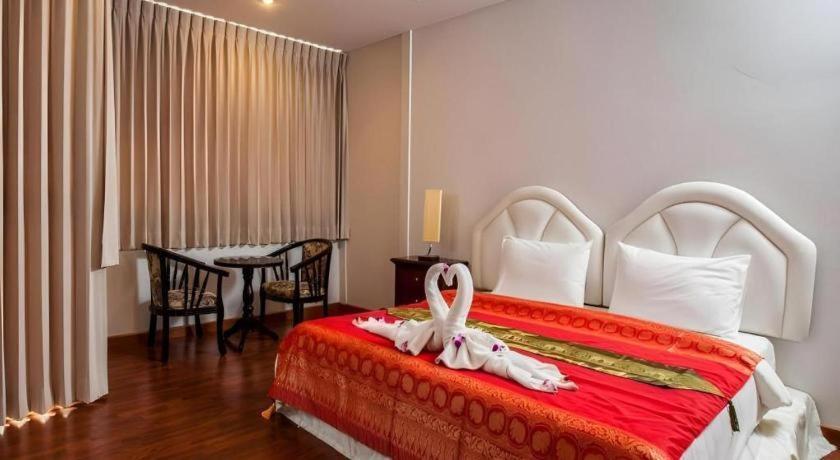 Patong Triple Rund Place Hotel מראה חיצוני תמונה