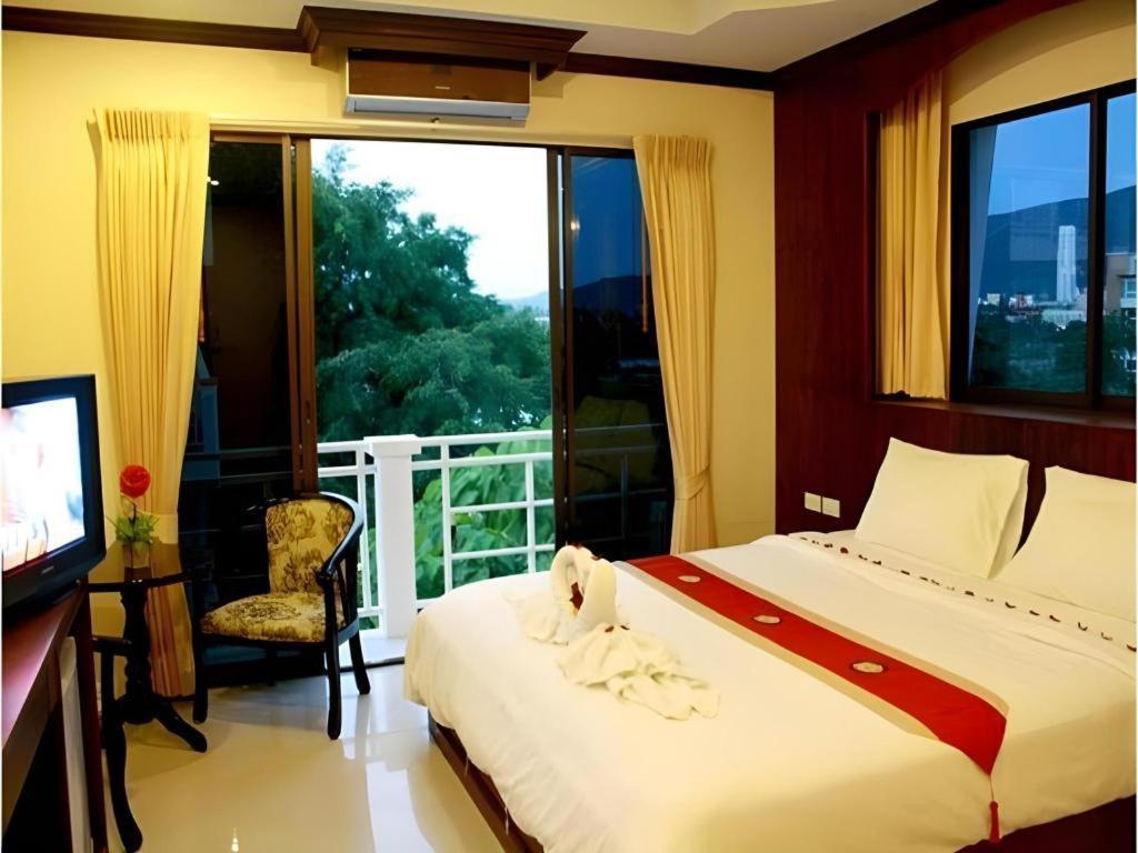 Patong Triple Rund Place Hotel מראה חיצוני תמונה